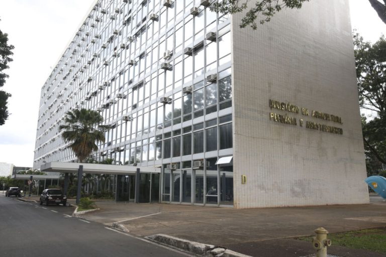 Ministério da Agricultura fecha quatro fábricas de sucos adulterados