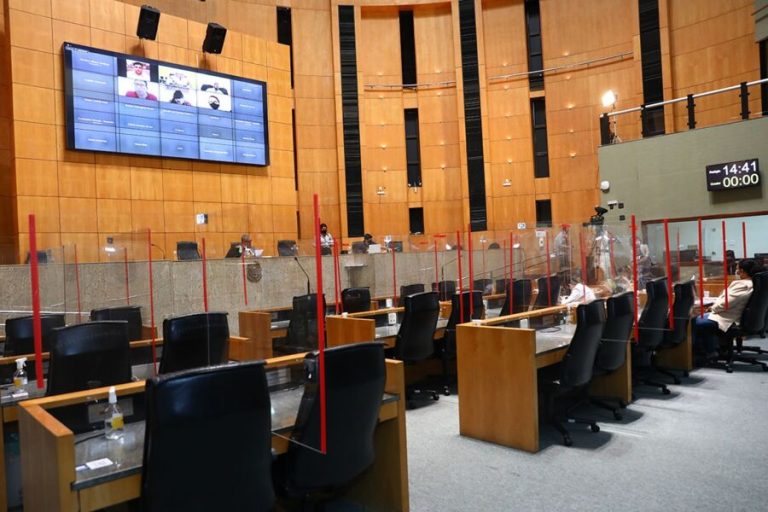 Delegacias fechadas e efetivo