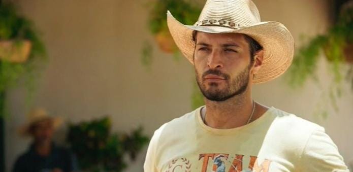 Leandro Lima, o Levi de “Pantanal”, capota o carro no Rally dos Sertões