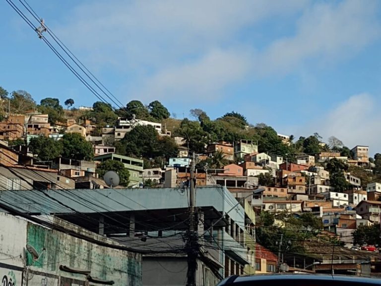 Moradores de morros de Vitória relatam pânico durante tiroteio