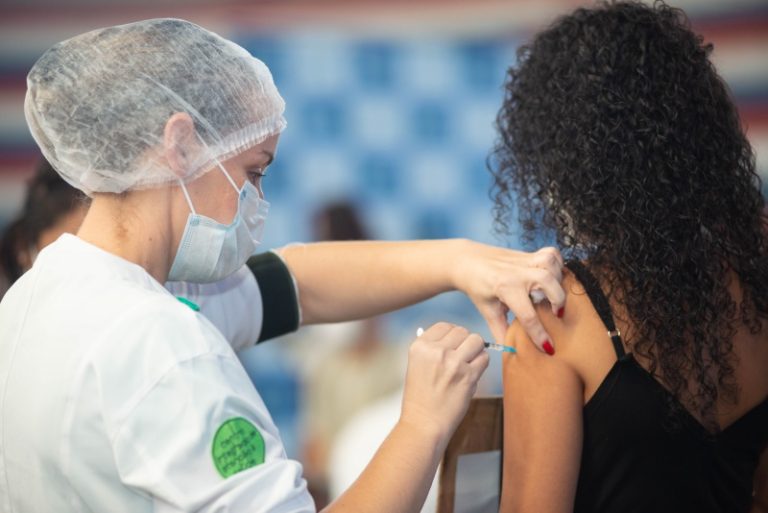 Vitória abre mais 3.700 vagas para vacinação contra Covid-19