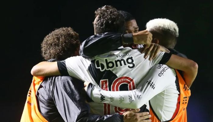 Vasco derrota Guarani, ultrapassa Grêmio e assume o 3º lugar