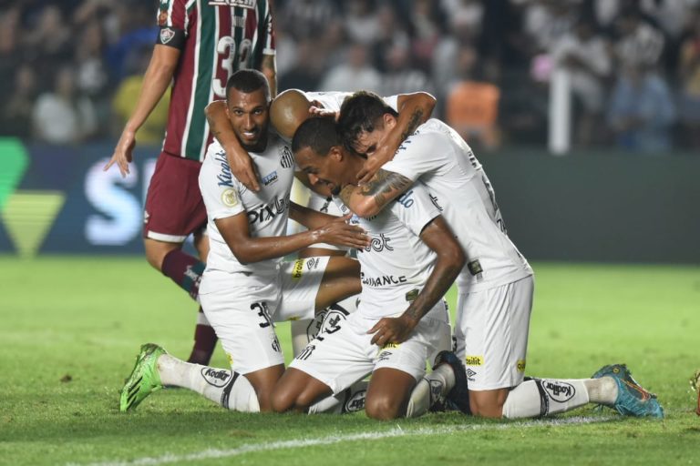 Fluminense vira, mas cede empate ao Santos em jogo movimentado na Vila