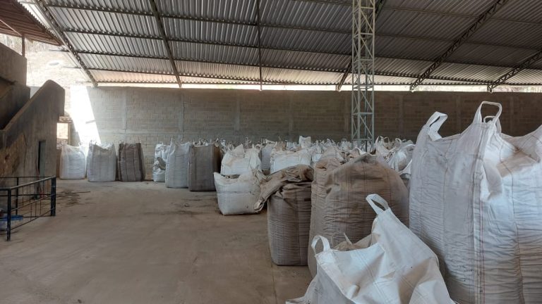 Fábrica é interditada e duas toneladas de café irregular são apreendidas no ES