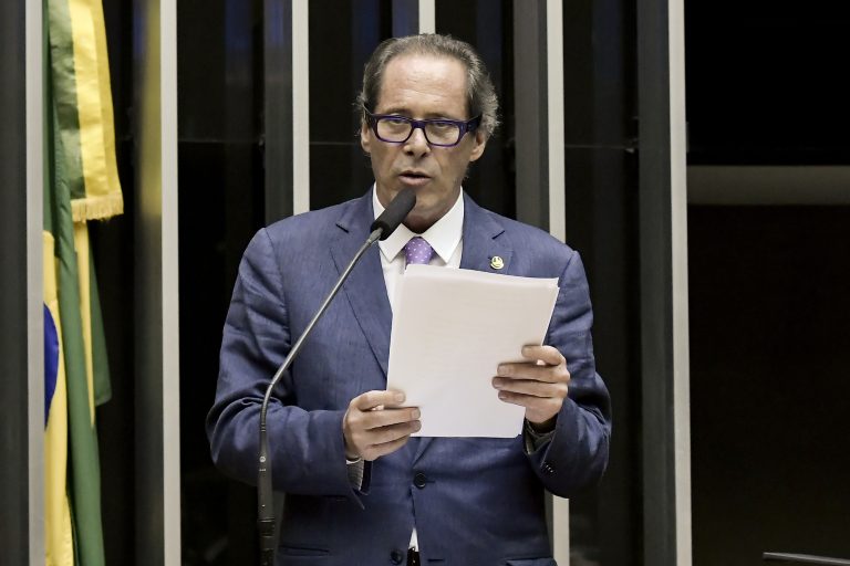 Senador do Espírito Santo vai para disputa no Distrito Federal