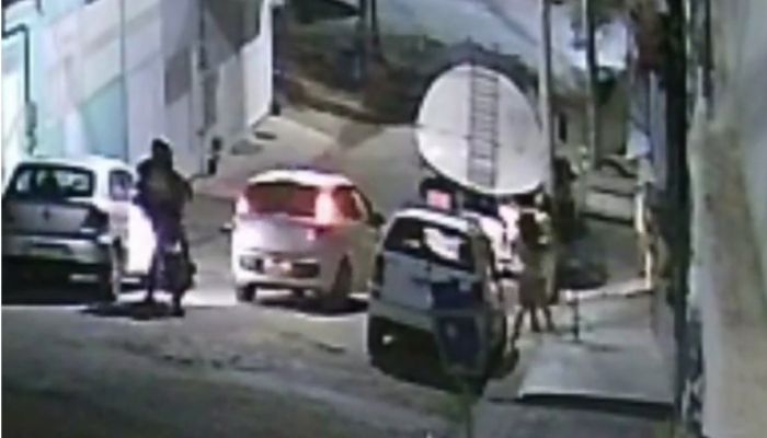 Bandidos devolvem carro de mãe com criança com deficiência