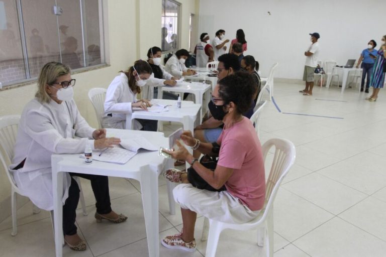 Vitória abre 3.710 vagas para vacinação contra Covid-19