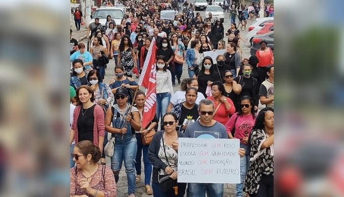Servidores de São Mateus entram em greve e paralisam escolas e serviços públicos