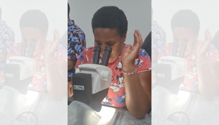 Doméstica se emociona ao ver formiga em microscópio pela primeira vez e viraliza