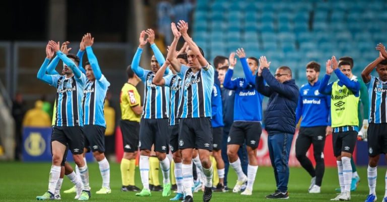 Com Renato Gaúcho por telefone, Grêmio vence o Vila Nova-GO e espanta crise
