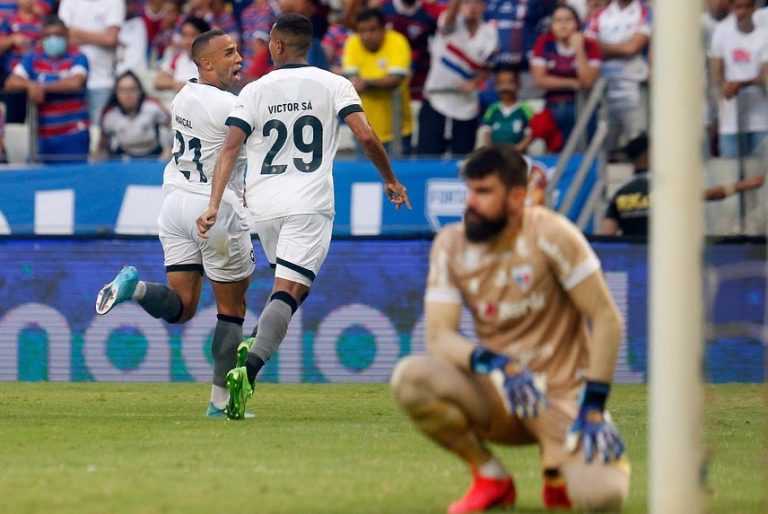 Com grande atuação, Botafogo desbanca o Fortaleza em Castelão lotado