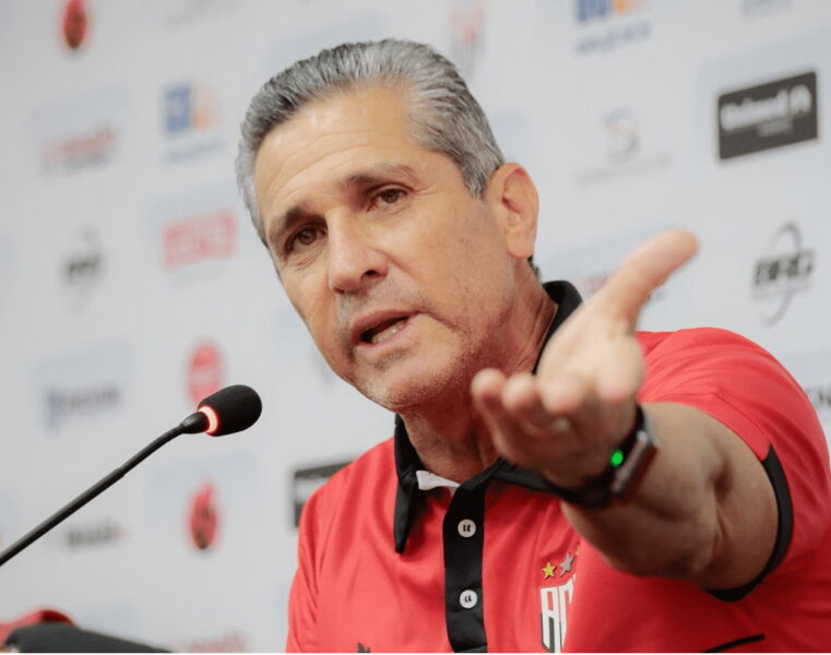 Jorginho entra no radar do Vasco
