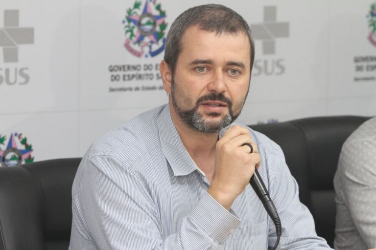 49% da população adulta não completou esquema vacinal no ES, diz secretário