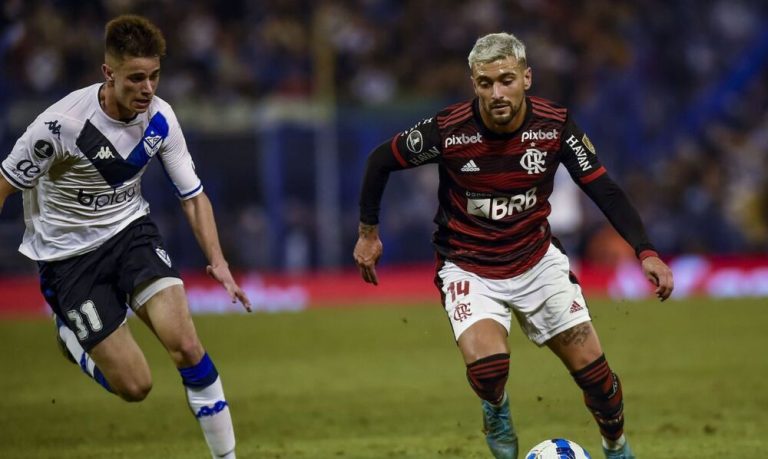 Flamengo defende vantagem sobre Vélez por vaga na final nesta quarta