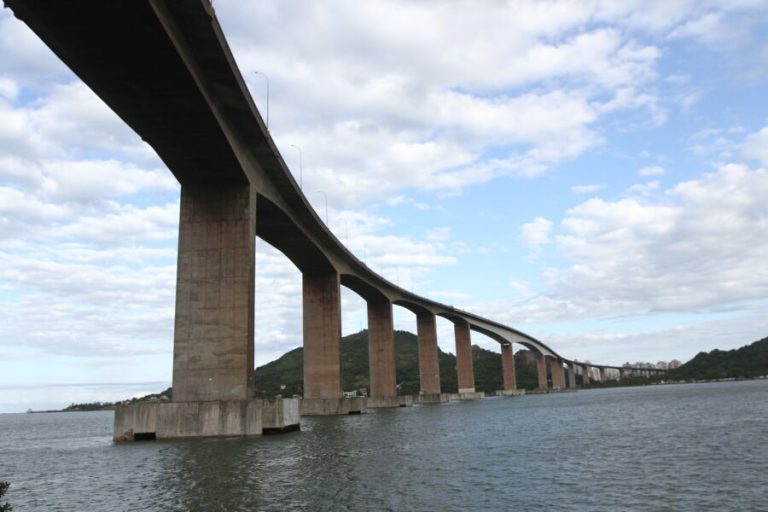 Trânsito na Terceira Ponte é fechado nos dois sentidos