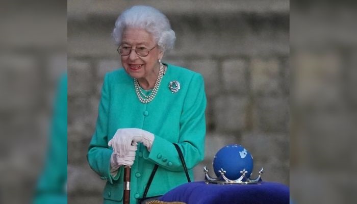 Rainha Elizabeth é colocada sob cuidados médicos e gera preocupação