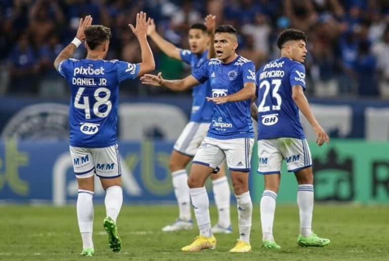 Cruzeiro recebe o Operário para encaminhar o acesso