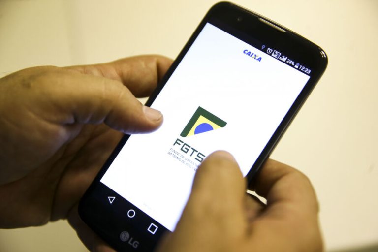 Demitidos descobrem rombo no FGTS por causa de fraude