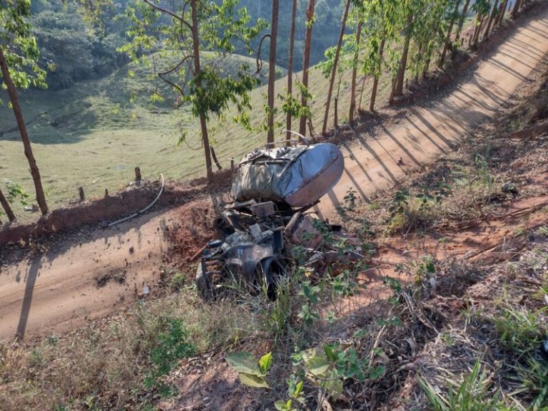 Motorista morre após caminhão tombar em rodovia no ES