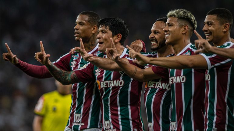 Cano faz dois, Fluminense derrota Fortaleza e segue sonhando com o título