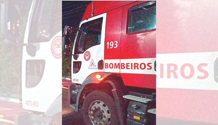 Incêndio destrói casa de vendedor em Vila Velha