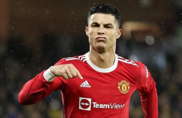 Cristiano Ronaldo recusa proposta do Al-Hilal de R$ 1,24 bilhão e fica no United