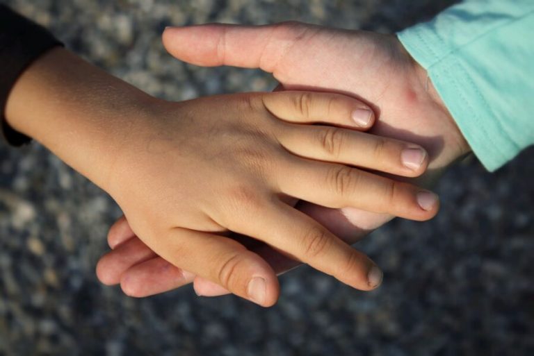 Justiça do ES condena pais adotivos por abandonar filha de 9 anos