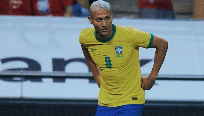 Richarlison contesta uso político da camisa da seleção: ‘Perde a identidade’