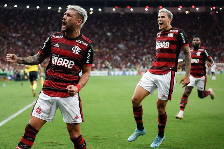 Flamengo confirma favoritismo, bate São Paulo e vai à final da Copa do Brasil