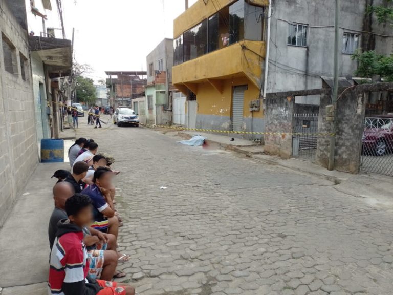 Homem é morto a tiros a caminho de ponto de ônibus em Vila Velha