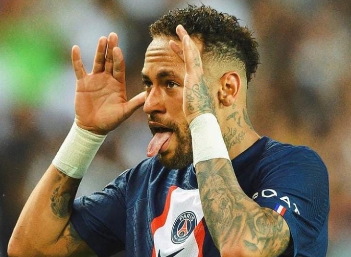 Neymar ironiza cartão recebido após comemoração: “Futebol cada vez mais chato”