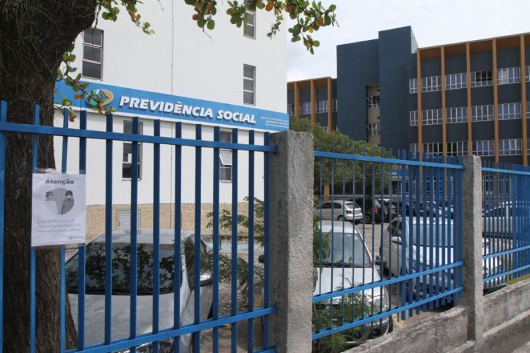 Publicado edital de concurso do INSS com salário de R$ 5,9 mil; confira