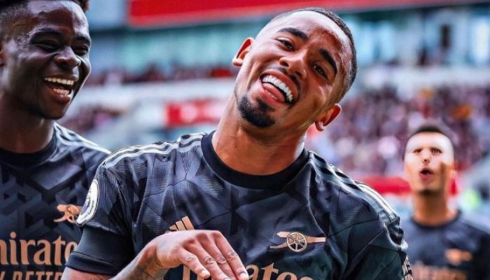 Arsenal vence Brentford com gol e dança de Gabriel Jesus e retoma ponta