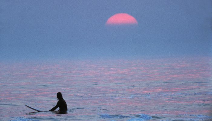 Surfista à deriva por 4h em mar é resgatado de helicóptero em Florianópolis