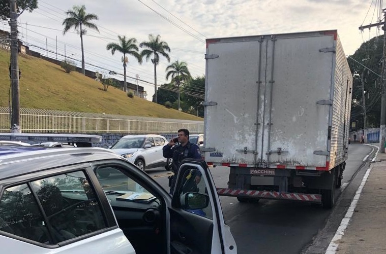 Caminhão com restrição de roubo é recuperado pela Guarda Municipal de Vitória