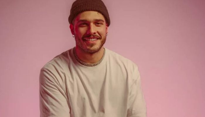 Cantor Cayo Rodrigues revela diagnóstico de câncer agressivo aos 28 anos