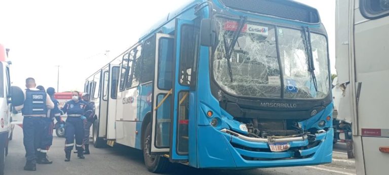 Acidente envolvendo três ônibus do Transcol deixa 18 feridos em Cariacica