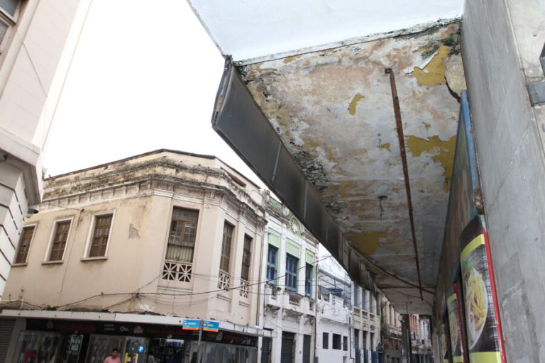 Prédios antigos em risco no Centro de Vitória