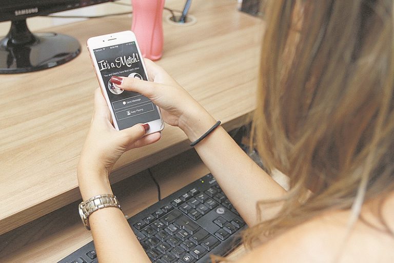 Vendedor suspeito de dar golpe usando app de namoro é preso