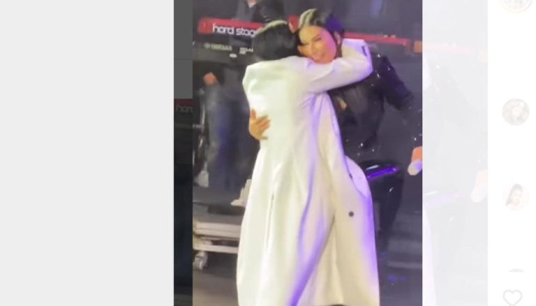 Simaria faz surpresa e canta no primeiro show da carreira solo de Simone