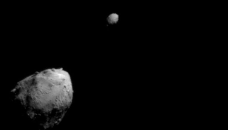 Sonda da Nasa atinge asteroide para tentar mudar sua trajetória