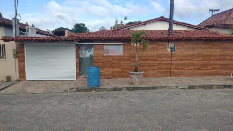 Bandidos encapuzados invadem casa e fazem prefeito refém no ES