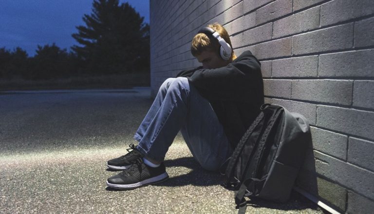Invasão a escolas: especialistas afirmam que pais precisam identificar sinais
