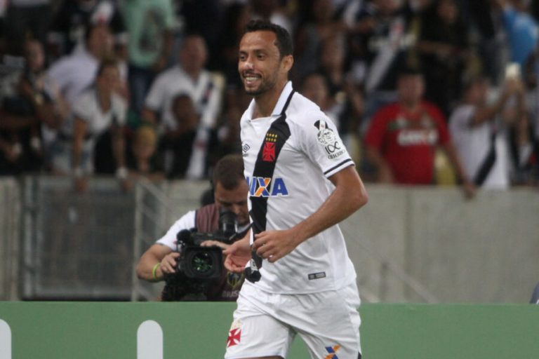 Nenê é absolvido pelo STJD por expulsão contra Chape e pode reforçar o Vasco