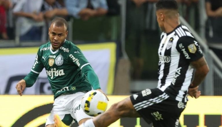 Palmeiras supera desfalques, ganha do Galo fora e amplia vantagem na ponta