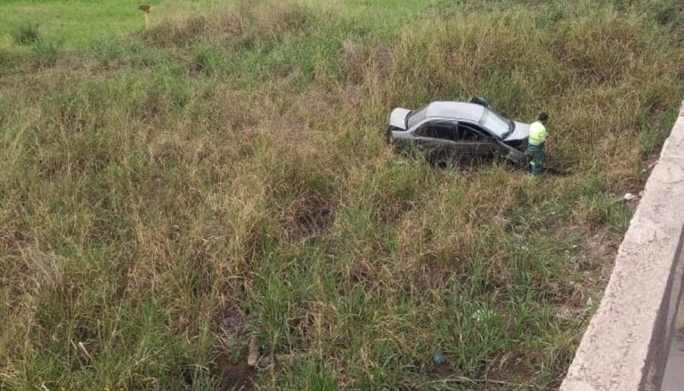 Acidente na Rodovia do Contorno deixa duas pessoas feridas