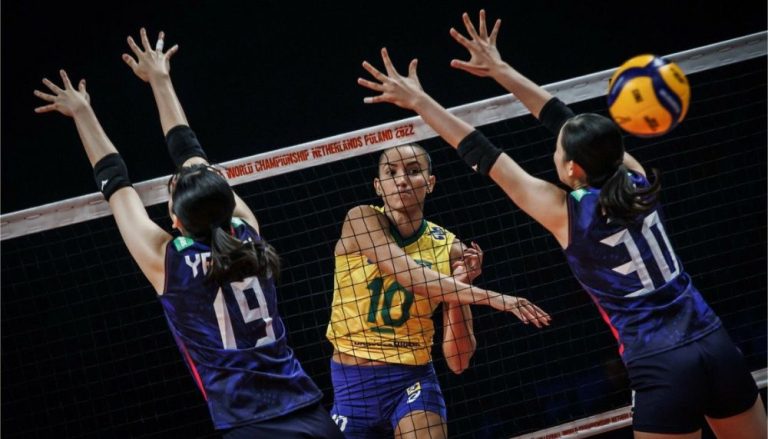 Seleção feminina joga mal contra o Japão e perde a 1ª no Mundial de Vôlei