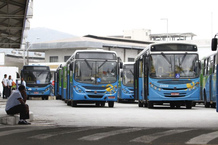 Ônibus extras e 6.600 agentes de segurança para eleição no domingo