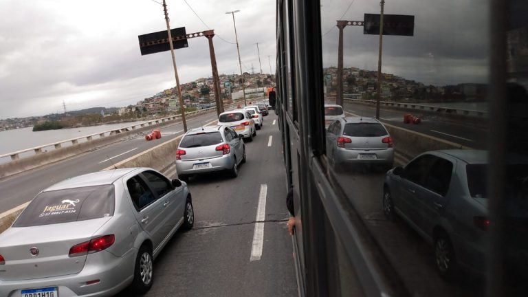 Trânsito na Segunda Ponte fica congestionado após interdição na 3ª Ponte