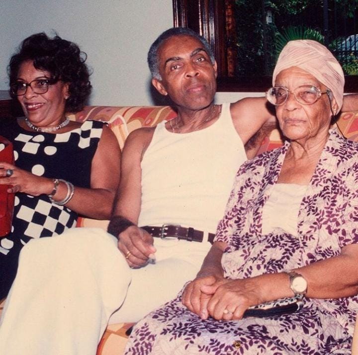 Morre Gildina, irmã caçula do cantor Gilberto Gil